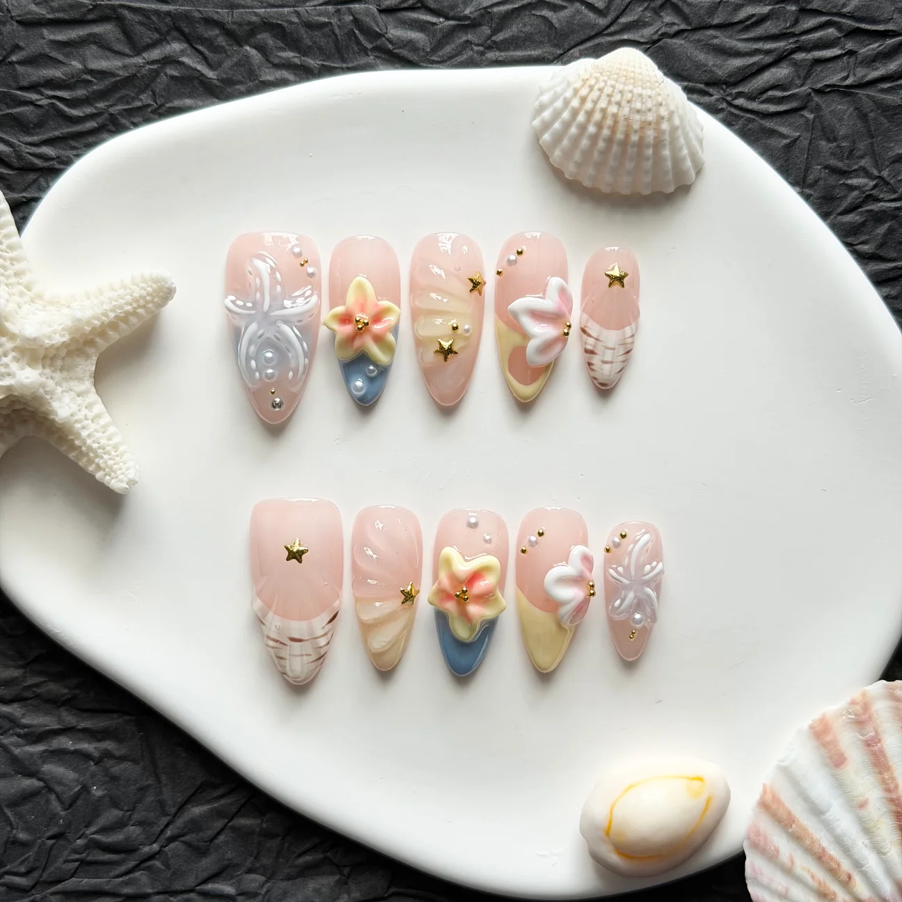Tropical press-on nails with shells and starfish